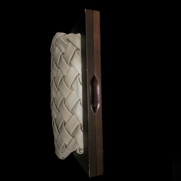 EUC! Shiraleah Chicago ivory vegan leather clutch! - Picture 6 of 6